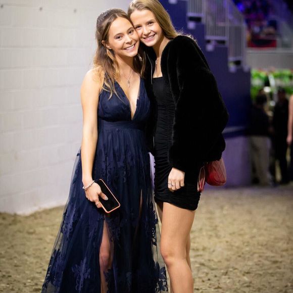 Meet your Posher, Christine - Picture 1 of 1